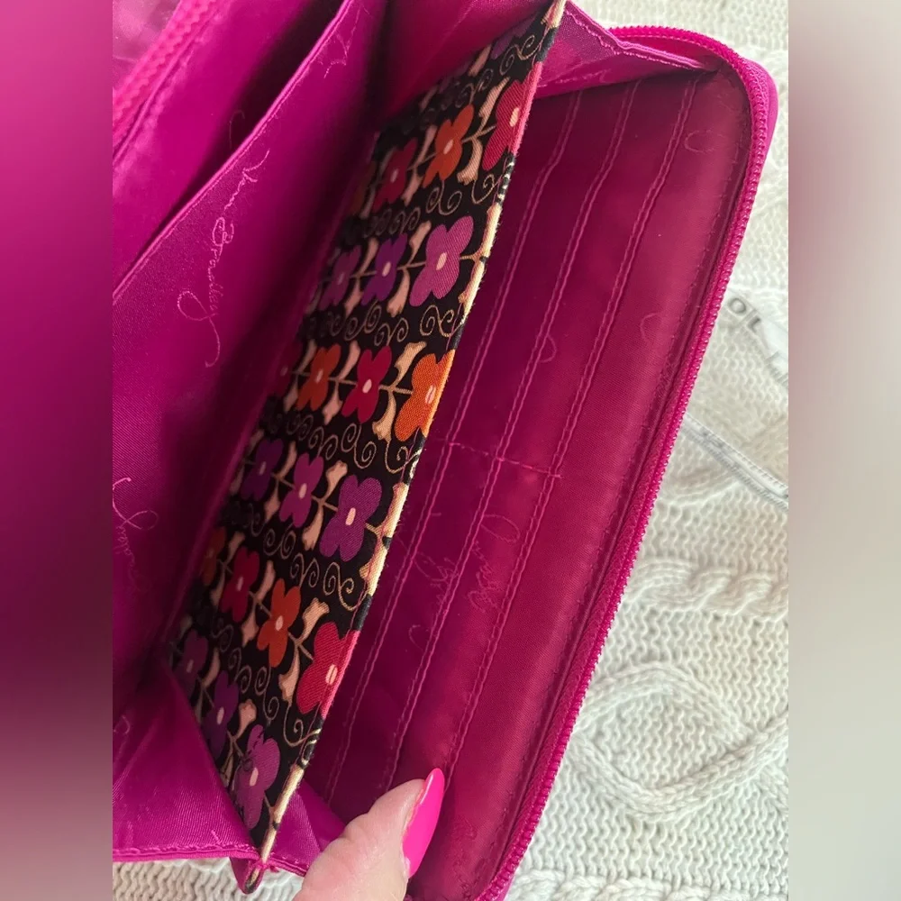 Vera Bradley Turn Key Wallet Credit Cards Zipper Space Like New! - Picture 8 of 12